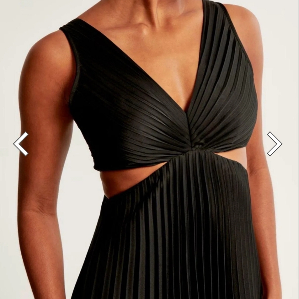 Abercrombie & Fitch Giselle Pleated Cutout Maxi Dress